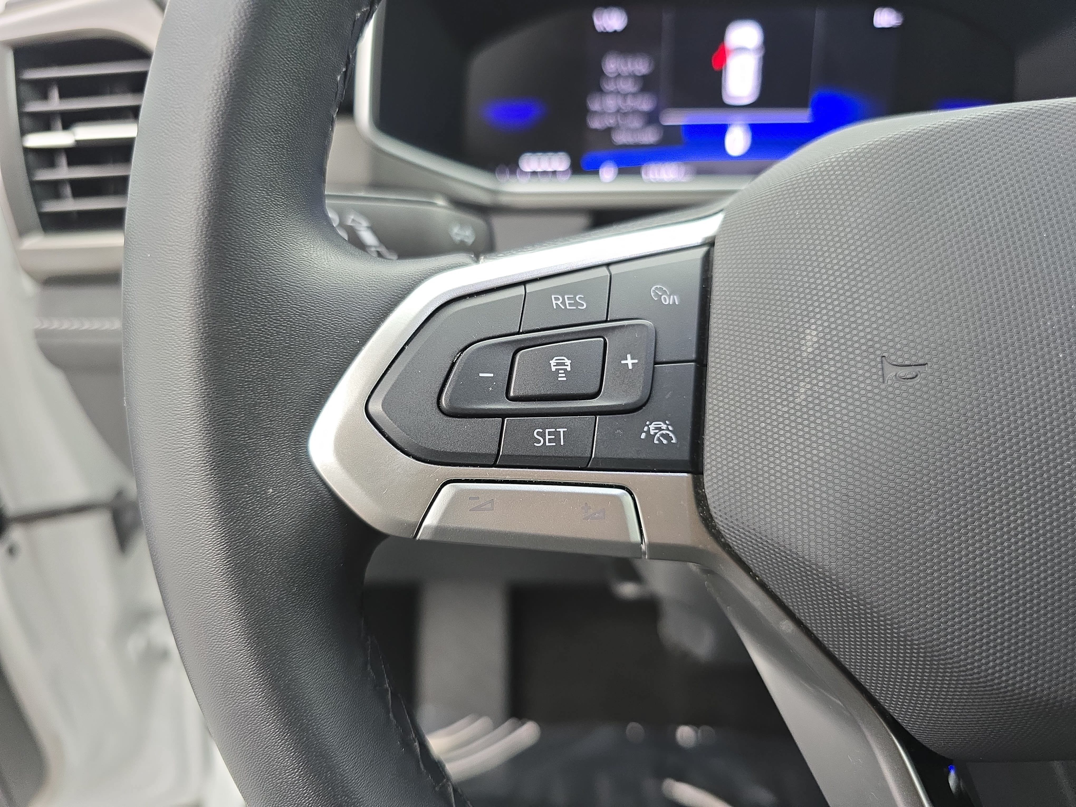 Certified 2025 Volkswagen Taos SE FWD image 16