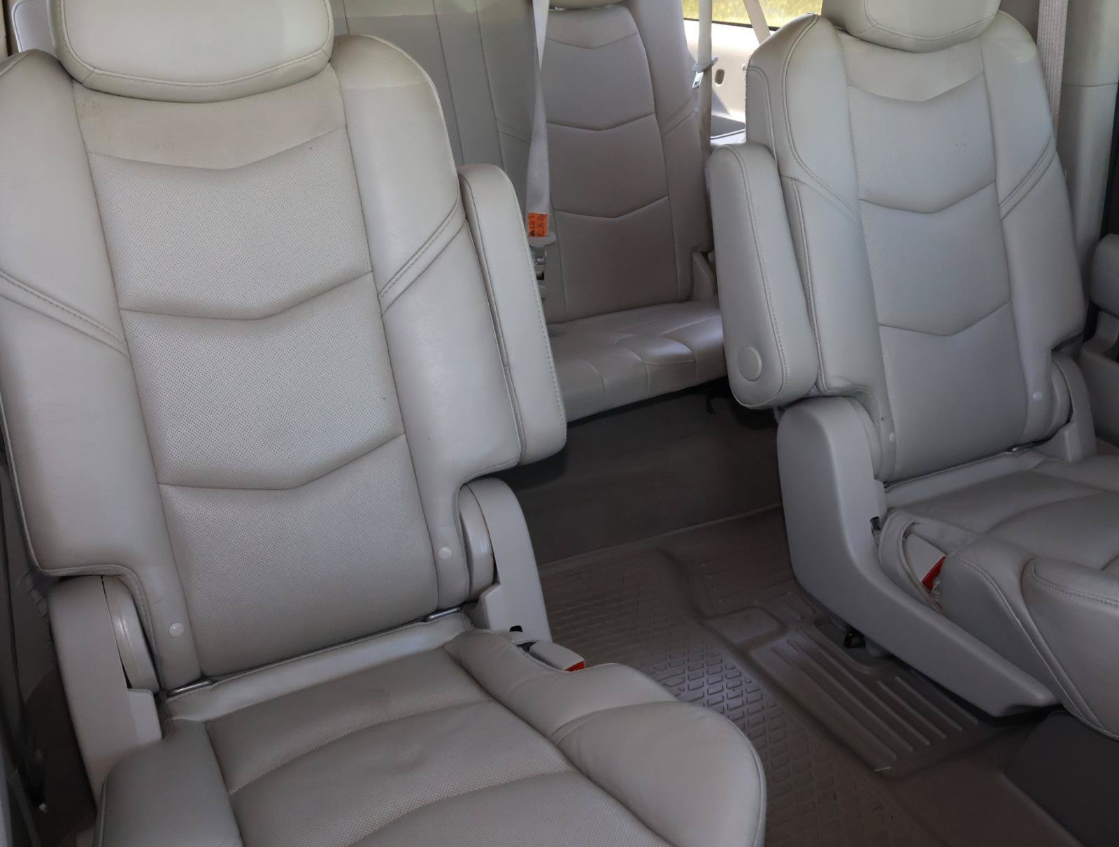 Used 2017 Cadillac Escalade ESV Premium Luxury RWD image 26