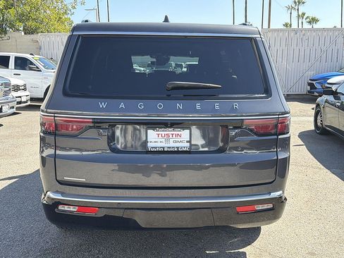 Used 2023 Jeep Wagoneer 4WD image 6