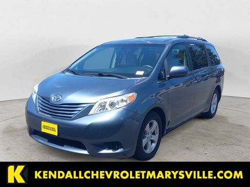 Used 2017 Toyota Sienna LE FWD image 1