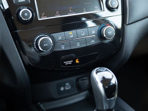 Used 2020 Nissan Rogue S AWD/4WD image 13