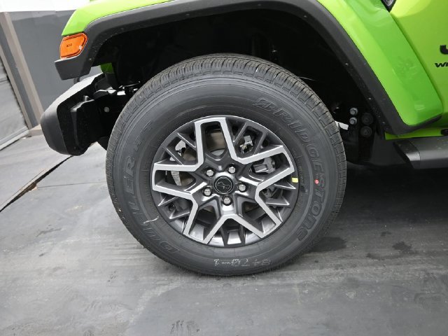 New 2026 Jeep Wrangler Unlimited Sahara w/ Whitecap Package AWD/4WD image 38