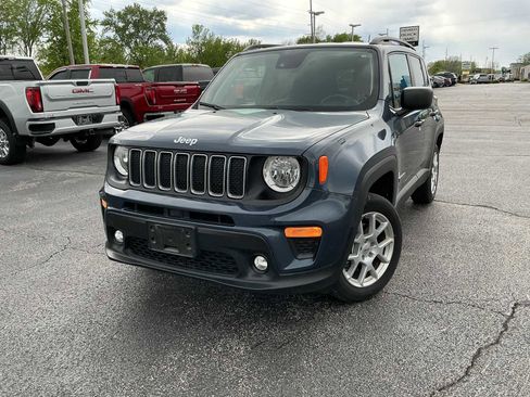 Used 2022 Jeep Renegade Latitude w/ Convenience Group AWD/4WD image 3