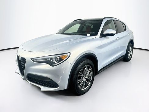 Used 2023 Alfa Romeo Stelvio Sprint RWD image 3