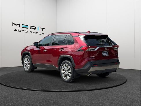Used 2020 Toyota RAV4 Limited FWD image 7