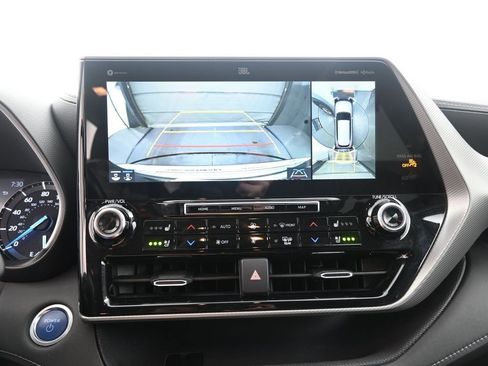 Used 2020 Toyota Highlander Platinum image 10