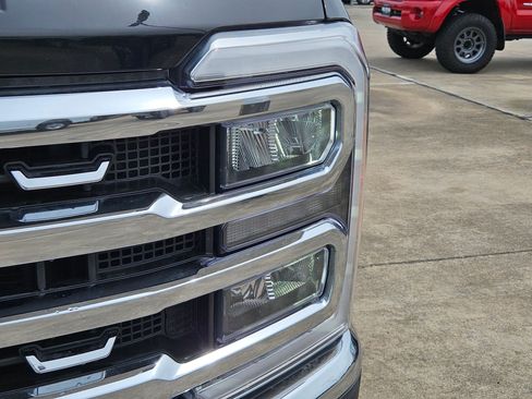 Used 2023 Ford F250 Lariat w/ FX4 Off-Road Package AWD/4WD image 10