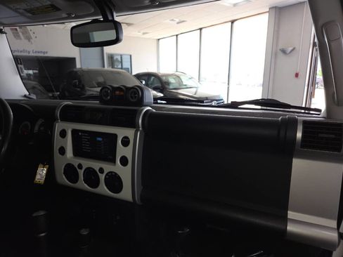 Used 2014 Toyota FJ Cruiser 4WD w/ Upgrade Package image 30
