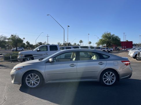 Used 2013 Toyota Avalon Limited FWD image 2