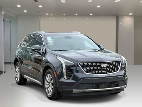 Used 2023 Cadillac XT4 Premium Luxury w/ Cold Weather Package FWD image 6