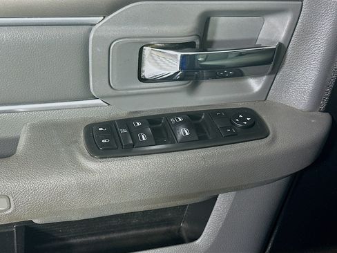 Used 2019 RAM 1500 Classic SLT RWD image 14