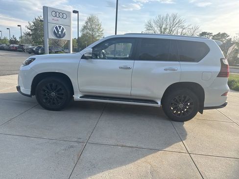 Used 2022 Lexus GX 460 Premium w/ Accessory Package AWD/4WD image 14