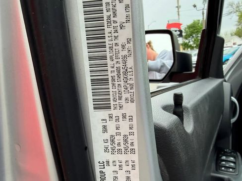 Used 2011 Dodge Nitro Heat w/ Popular Equipment Group AWD/4WD image 23
