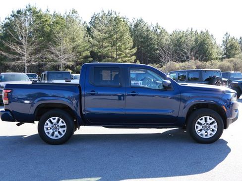 Used 2023 Nissan Frontier SV image 4