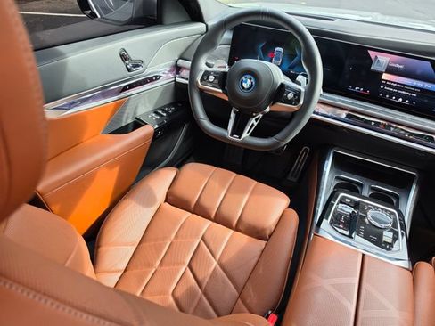 Used 2025 BMW 750e xDrive AWD/4WD image 31