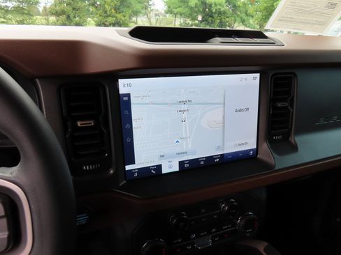 Used 2024 Ford Bronco Outer Banks image 17