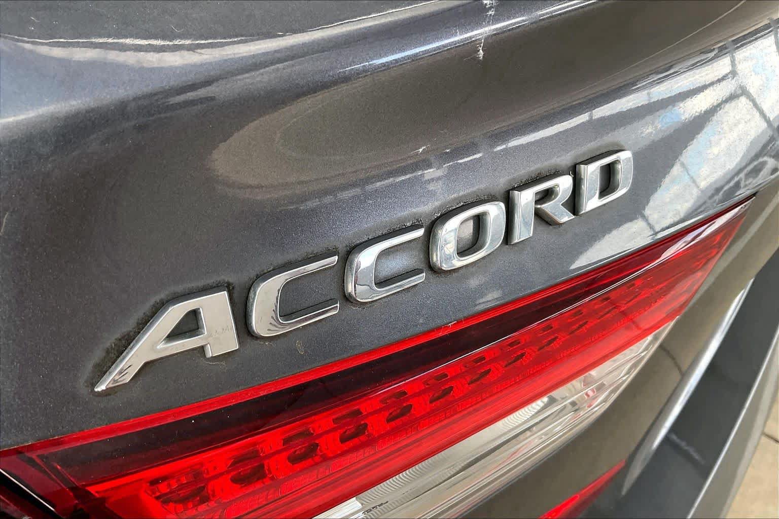 Used 2018 Honda Accord Touring image 30