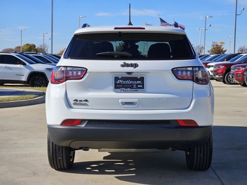 New 2026 Jeep Compass Latitude image 8