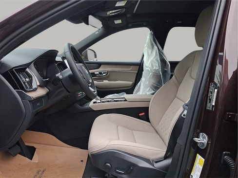 New 2025 Volvo XC90 B5 Plus w/ Protection Package Premier image 10