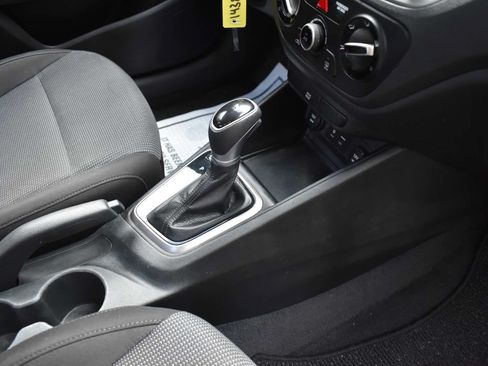 Used 2020 Hyundai Accent SE FWD image 40