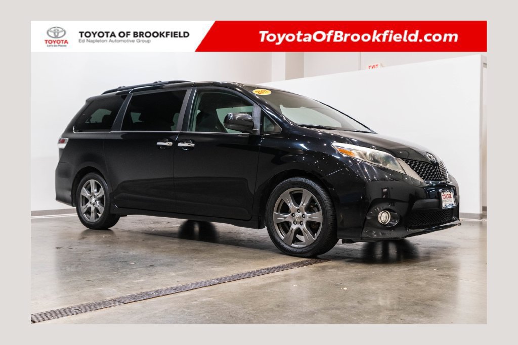 Used 2017 Toyota Sienna SE FWD image 1