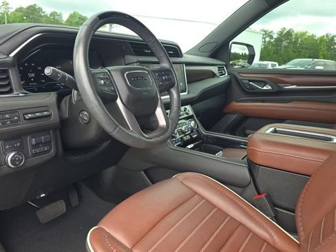 Used 2024 GMC Yukon Denali Ultimate AWD/4WD image 28