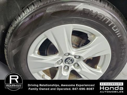 Used 2019 Toyota RAV4 XLE AWD/4WD image 5