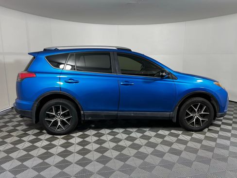 Used 2016 Toyota RAV4 SE image 4