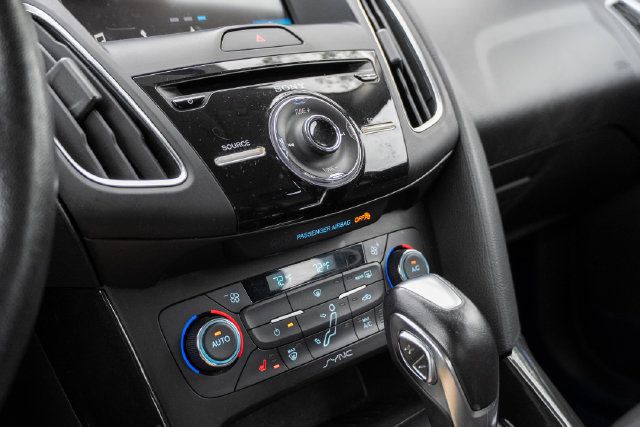 Used 2017 Ford Focus Titanium FWD image 60