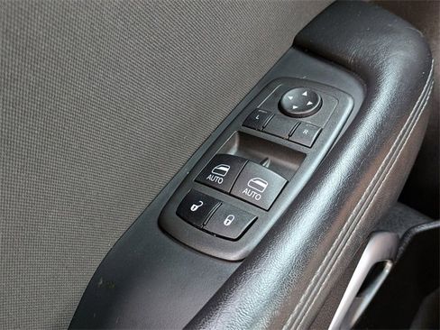 Used 2022 Dodge Challenger SXT image 21