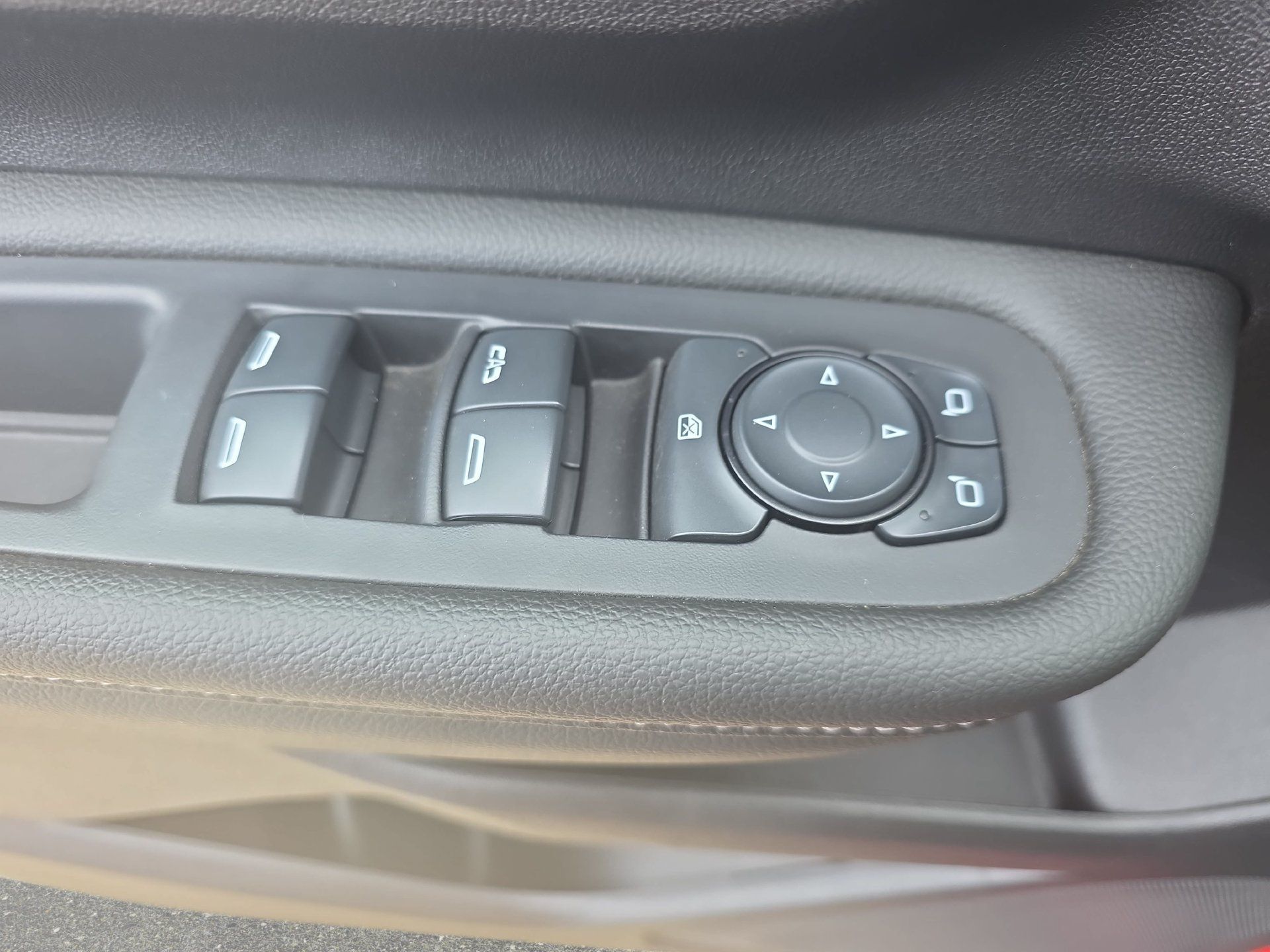 Used 2024 GMC Terrain SLE w/ Driver Convenience Package FWD image 26