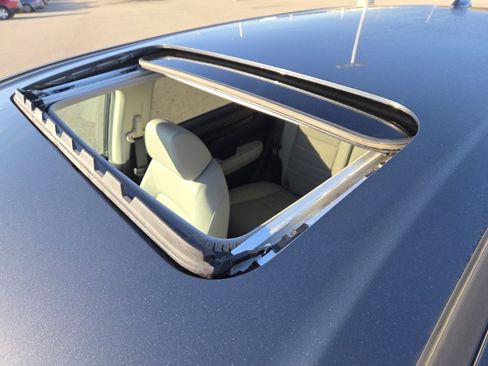 Used 2023 Honda CR-V EX-L image 4