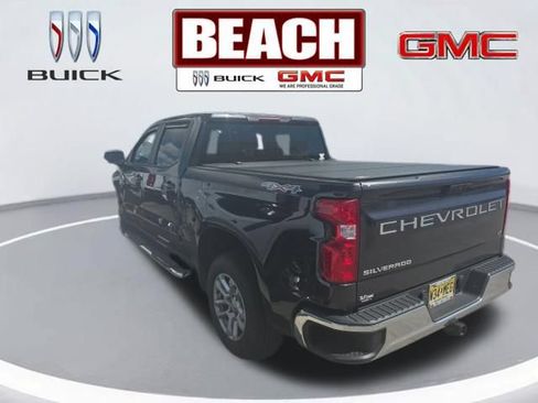 Used 2022 Chevrolet Silverado 1500 LT AWD/4WD image 5