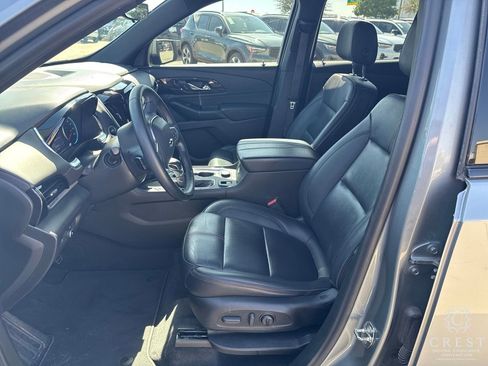 Used 2023 Chevrolet Traverse RS image 7
