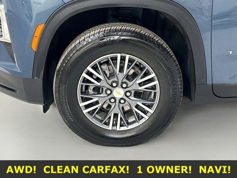 Used 2025 Chevrolet Traverse LT image 32