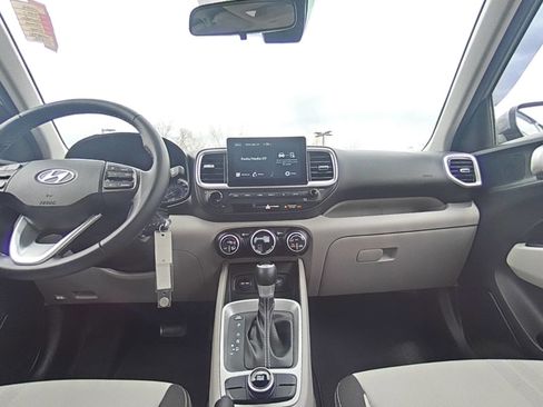 Used 2021 Hyundai Venue SEL image 25