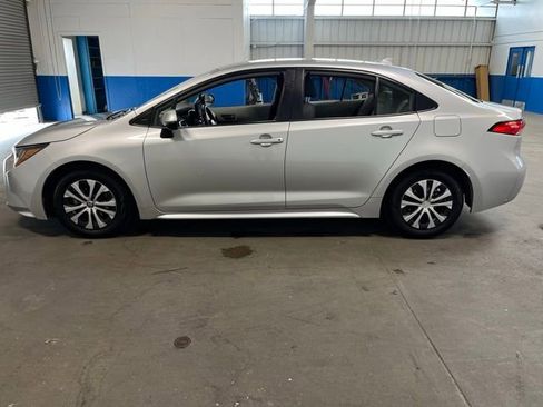 Used 2022 Toyota Corolla LE FWD image 6