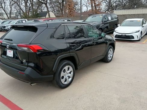Used 2025 Toyota RAV4 LE image 9