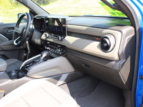 Used 2024 Chevrolet Colorado ZR2 w/ Safety Package AWD/4WD image 25