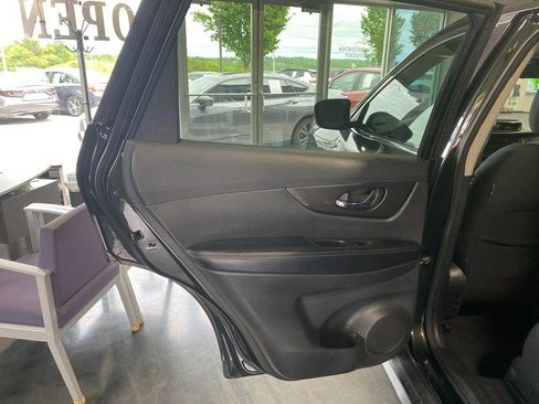 Used 2019 Nissan Rogue SV AWD/4WD image 15