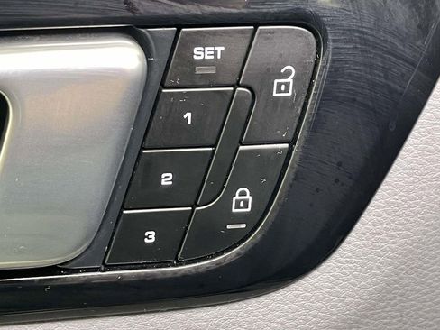 Certified 2023 Porsche Cayenne Platinum Edition AWD/4WD image 37