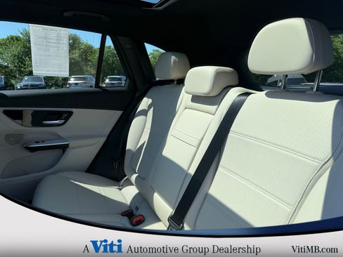 Used 2024 Mercedes-Benz GLC 300 4MATIC image 22