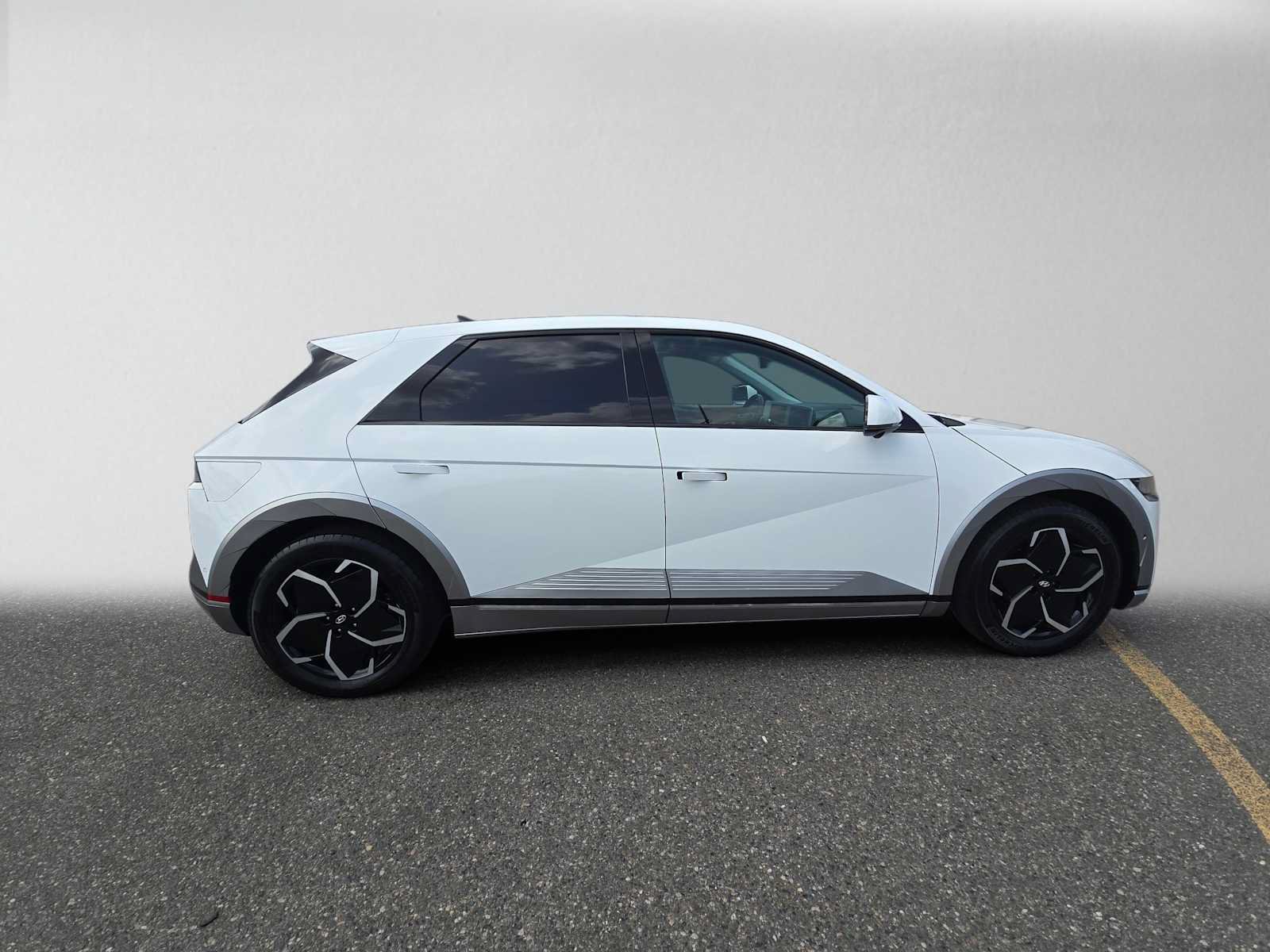 Used 2024 Hyundai Ioniq 5 Limited RWD image 2