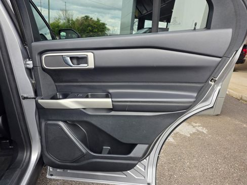 Used 2021 Ford Explorer XLT w/ Equipment Group 202A image 15