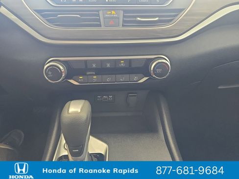 Used 2025 Nissan Altima 2.5 SV FWD image 15
