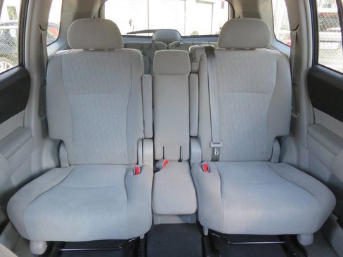 Used 2012 Toyota Highlander Base 4dr SUV (2.7L l4) image 19