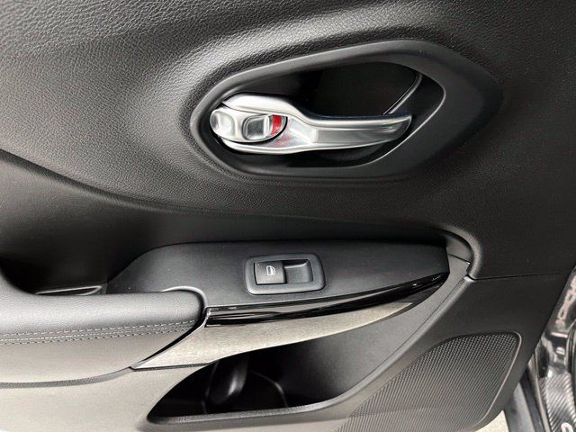 Used 2021 Jeep Cherokee Latitude Plus FWD image 42