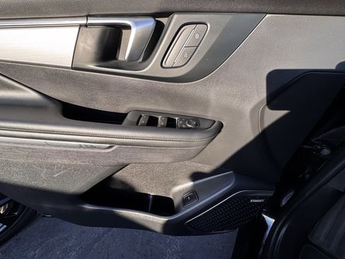 Used 2025 Buick Enclave Preferred image 15