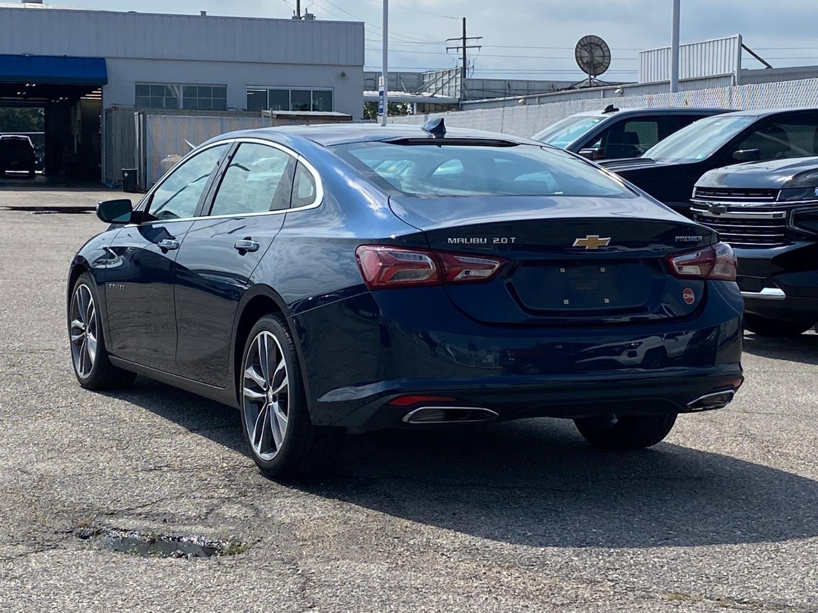 Used 2022 Chevrolet Malibu Premier FWD image 4