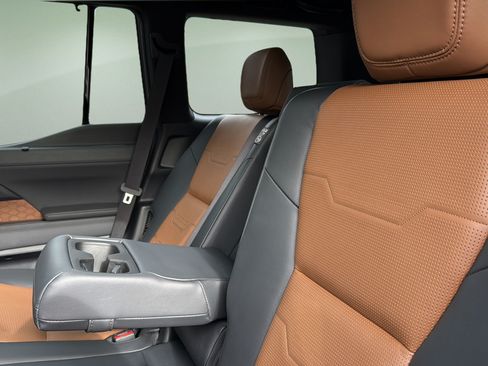 Used 2024 Lexus GX 550 w/ Accessory Package (2T) AWD/4WD image 14